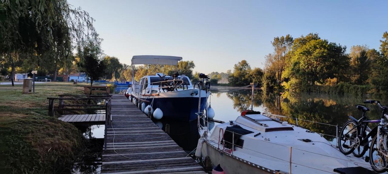 Camping Belle Riviere Chaniers Ngoại thất bức ảnh